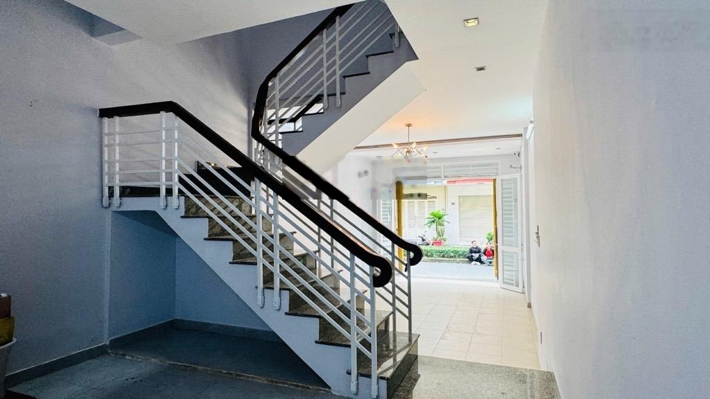 Quận 8 mặt tiền đường đôi Cao Lỗ khu dân cư hiện hữu kế Aeon Pac Mall vài bước chân view công viên