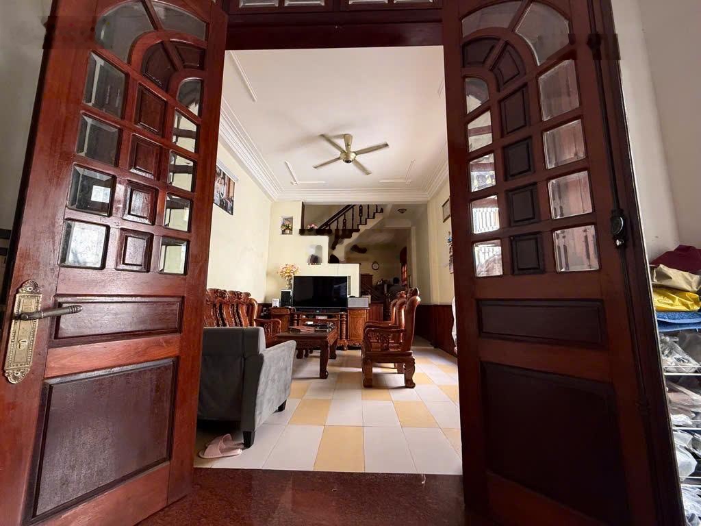 Ngay Tây Hòa, nhà 3 tầng mới về ở liền, 129m cách Ga Metro Phước Long 300m, giá 14,2 tỷ, SHR