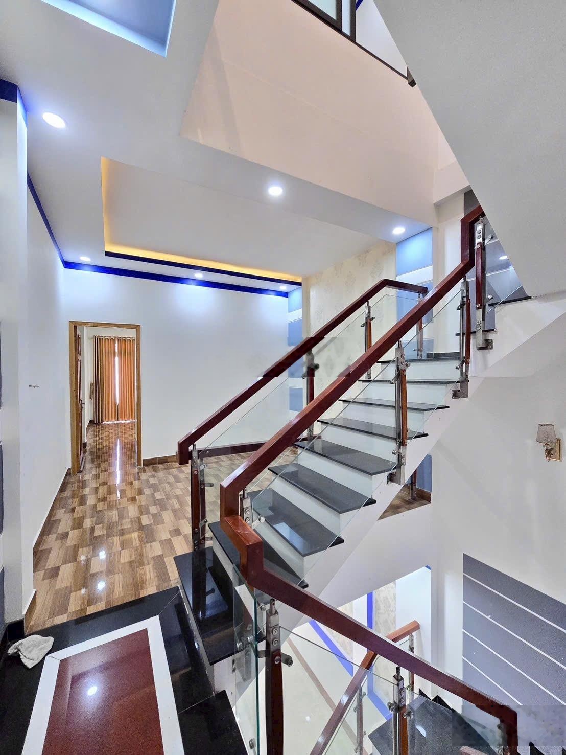 Chủ gởi bán nhà 1trệt 2lầu KDC vip Hoá An, 4x18=72m2, 4PN, đường 2 xe hơi né nhau, SHR, thổ cư 100%