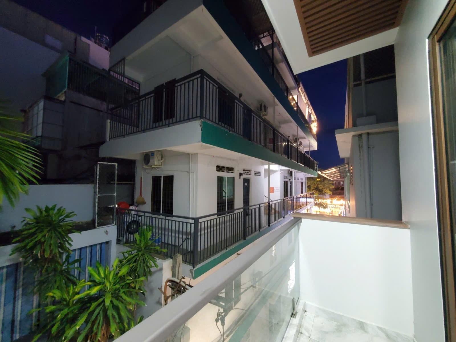 Nhà 3 tầng Lê Thánh Tôn _ ngang nhà 5,5m * cách biển Trần Phú: 350m *. Giá: 10 tỷ