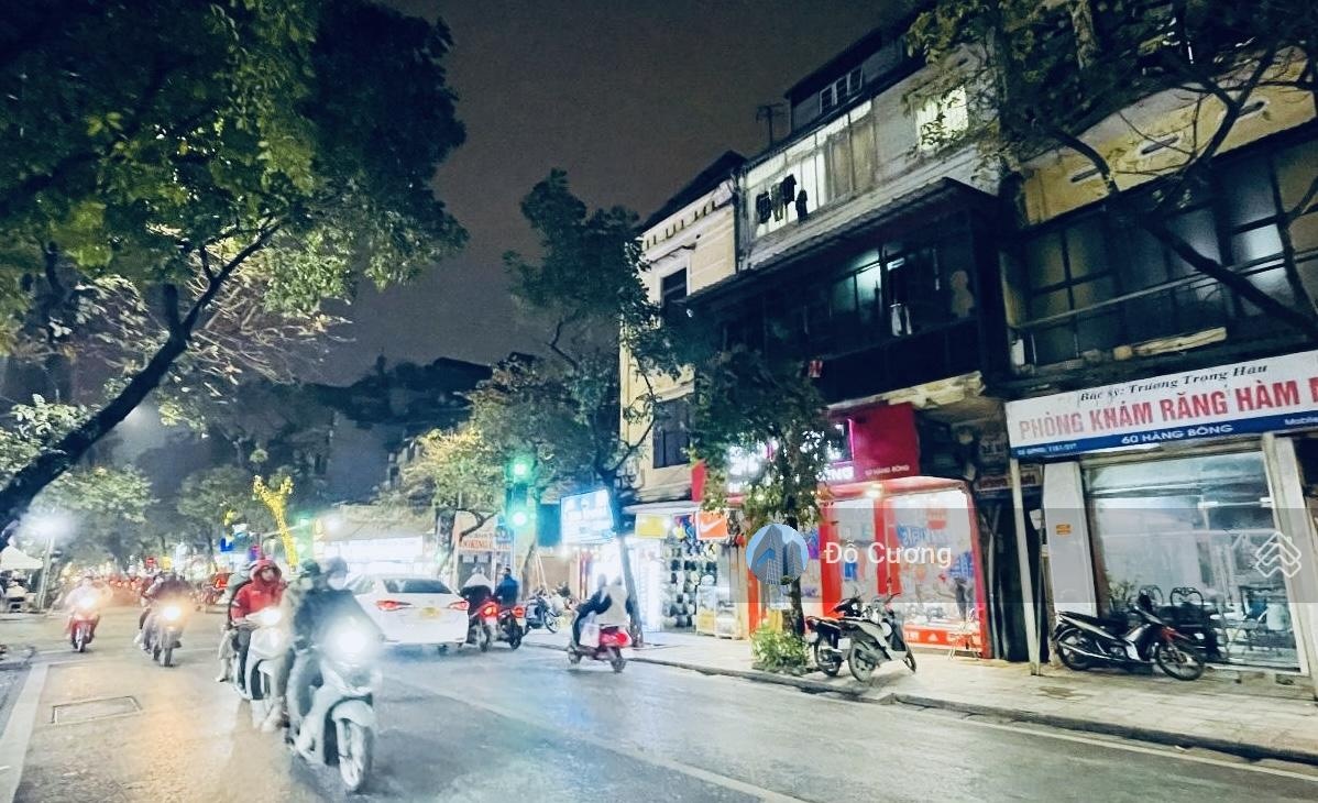 Cần bán nhanh nhà mặt phố Hàng Bông, Hoàn Kiếm - 150m2 x C4, giá bán đất - phù hợp xây mọi mô hình