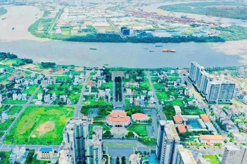 Cuối năm cần tiền bán căn nhà C4 MT tại đường Nguyễn Thanh Sơn, Q2. DT 10x20 - Xây 1H+6T. Giá 40 tỷ