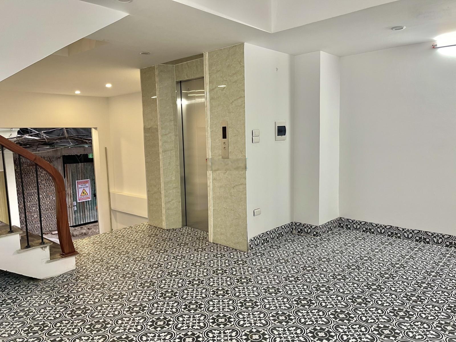 Cần bán nhà phố Chùa Láng 55m2 5 tầng mặt tiền 4m7