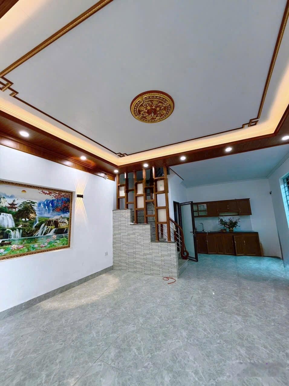 2 tỷ hơn - 3 tầng - 3 ngủ - ô tô đỗ đỗ cửa - hạ tầng tốt - cực phẩm - nhà đẹp đón Tết ngõ thông