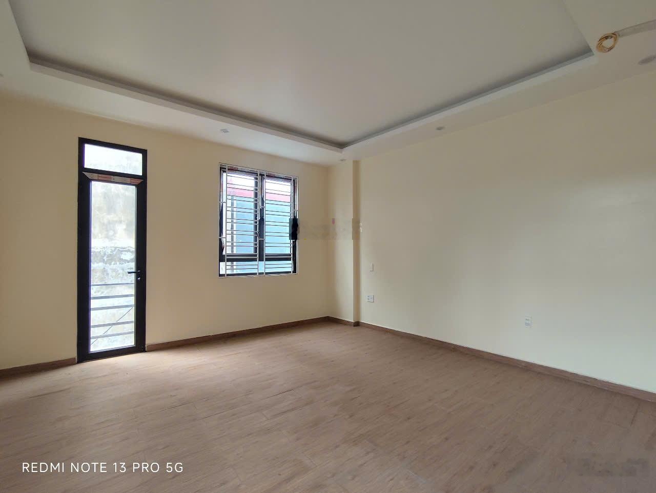 Vị trí cực đẹp, ngay ngã 4 An Dương, ngõ nông chỉ 1 ngoặt là tới nhà.