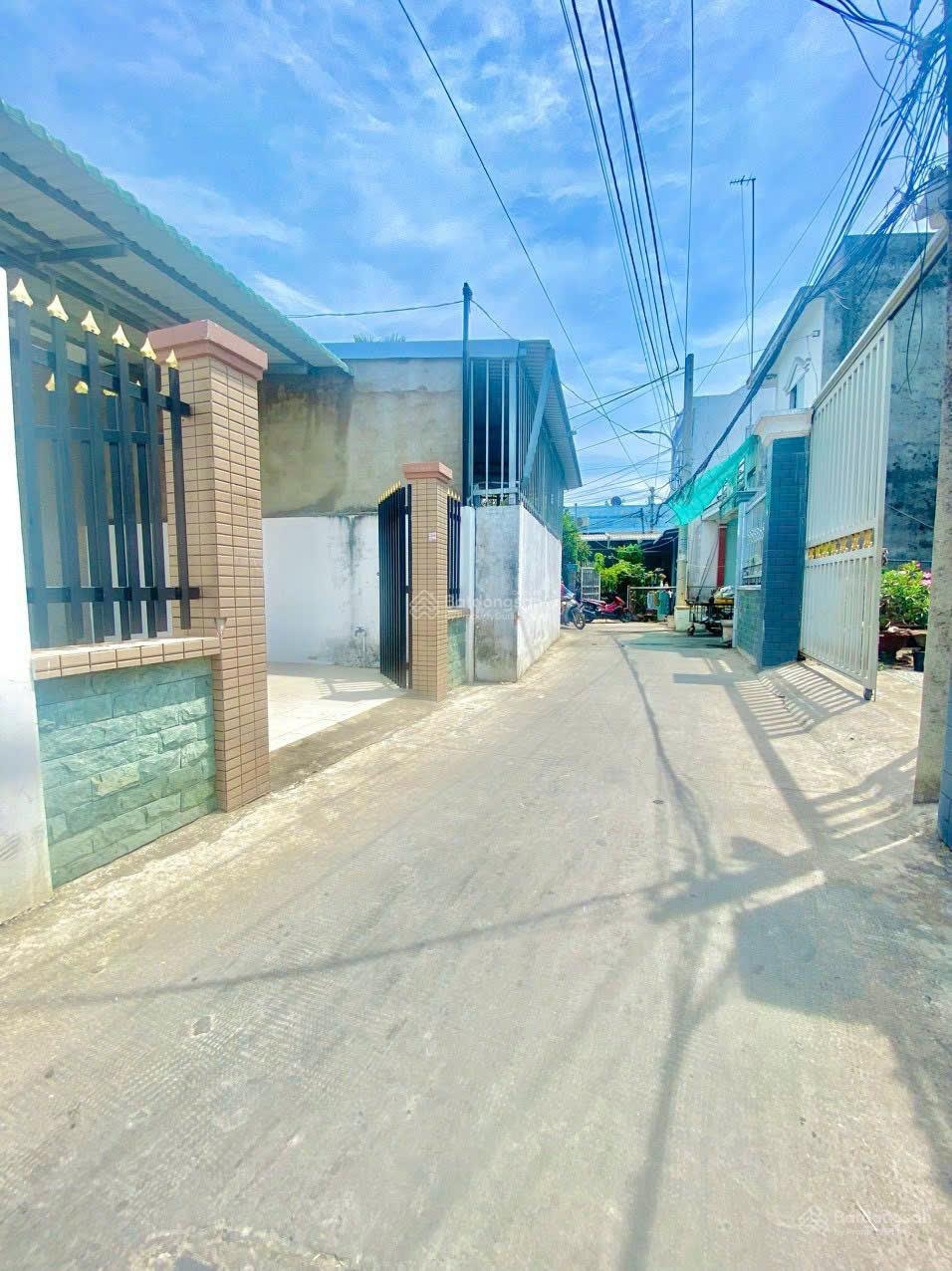 Bán nhà giá rẻ DT: 132,4m2 đường Quốc lộ 50, Thị trấn Cần Giuộc, Long An - giá 2,9 tỷ