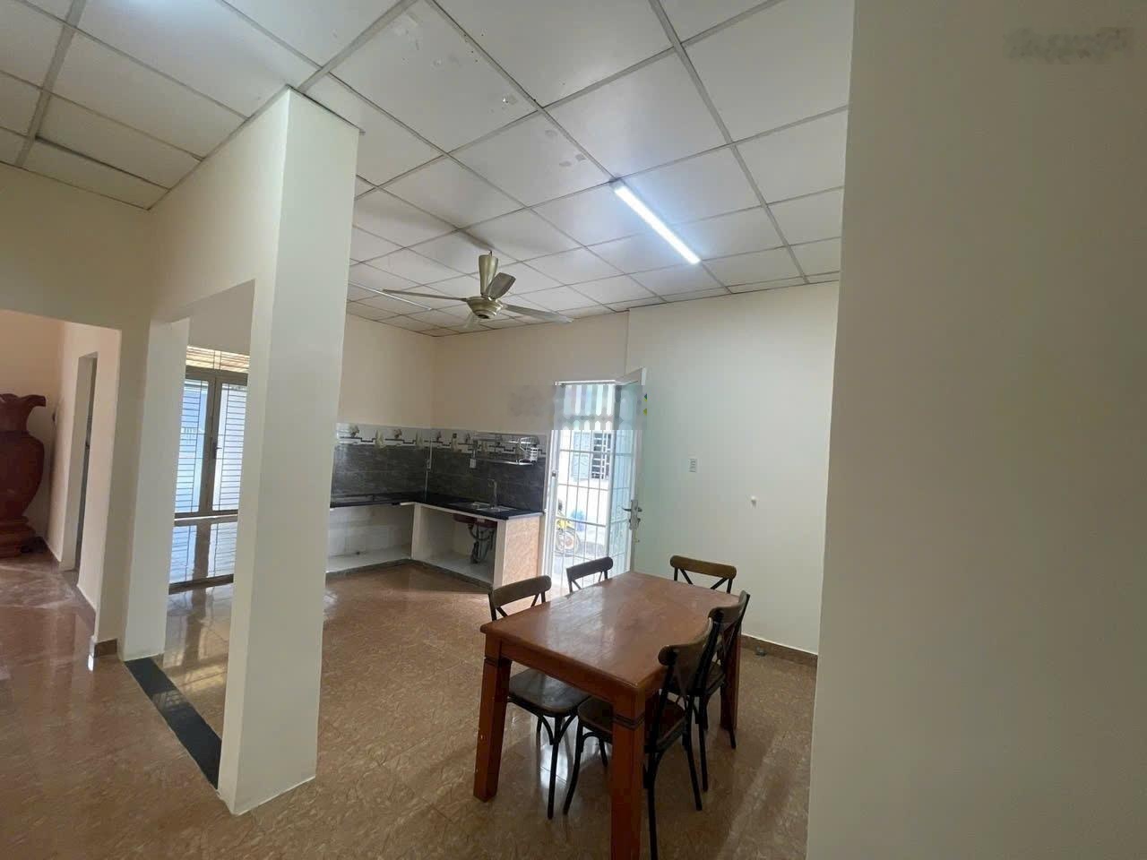 Mặt tiền kinh doanh khu vực sầm uất góc 2 mặt tiền đường nhựa 12m - P. Dĩ An, TP.HCM (Bình Dương cũ