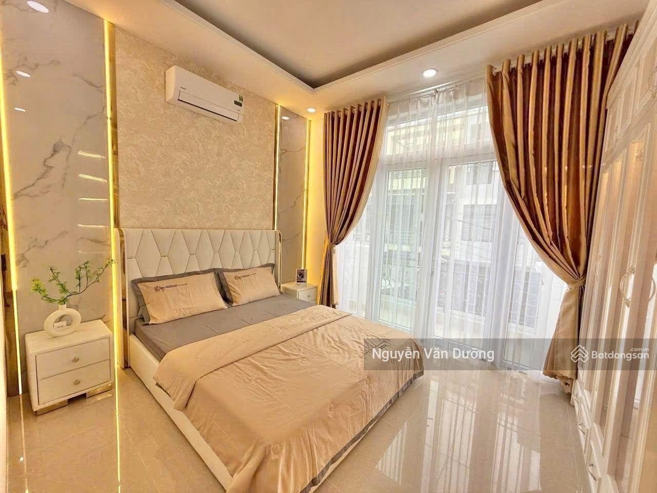 Hot! Nhà riêng Hào Nam, sát phố, ngõ ba gác thông kinh doanh, nhà dân xây, DT 44m2*5T