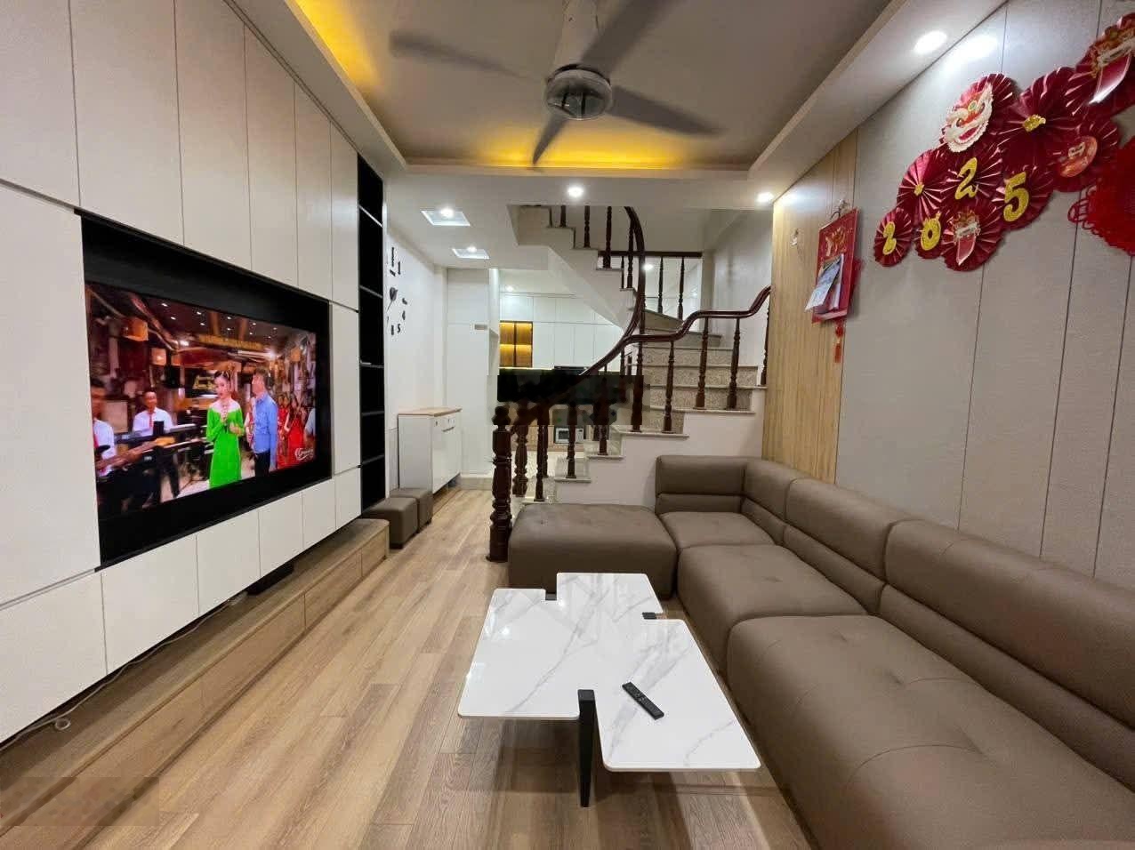 Nhà đẹp ở ngay, Văn Phú Hà Đông. DT 35m2, 5 tầng, giá hời chỉ hơn 7tỷ