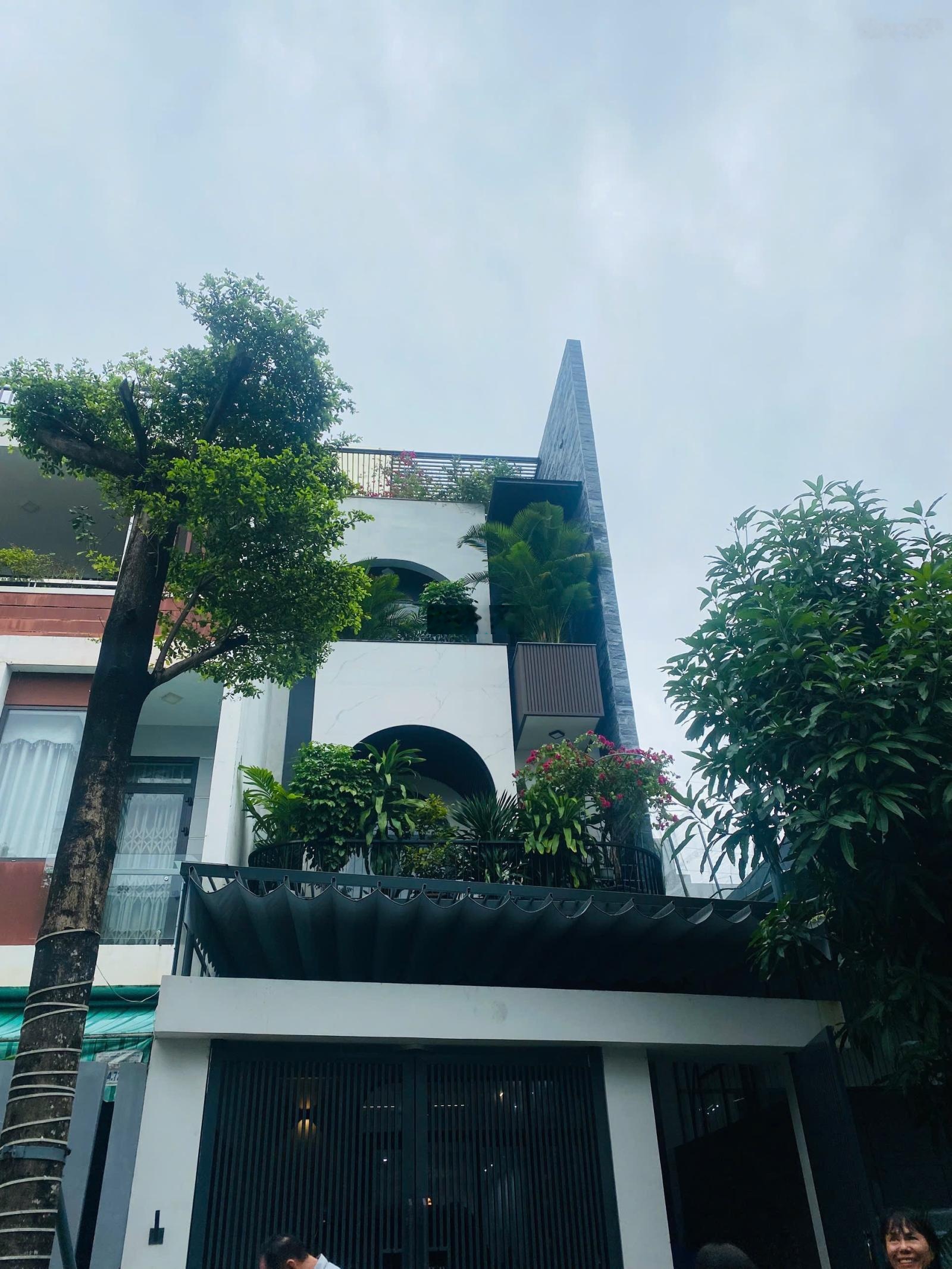 Chính chủ gửi bán nhà 4 tầng full nội thất, khu dân trí cao. Gần sông, gần biển, sát Dương Khuê