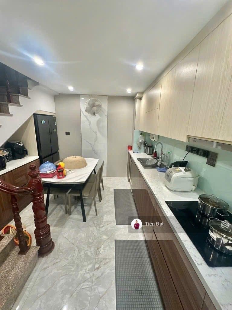 Bán nhà lạc long quân xuân la, nhà 5t , 30m ra mặt ngõ ô tô ,trước nhà rộng , full đồ, giá 13,5 tỷ.