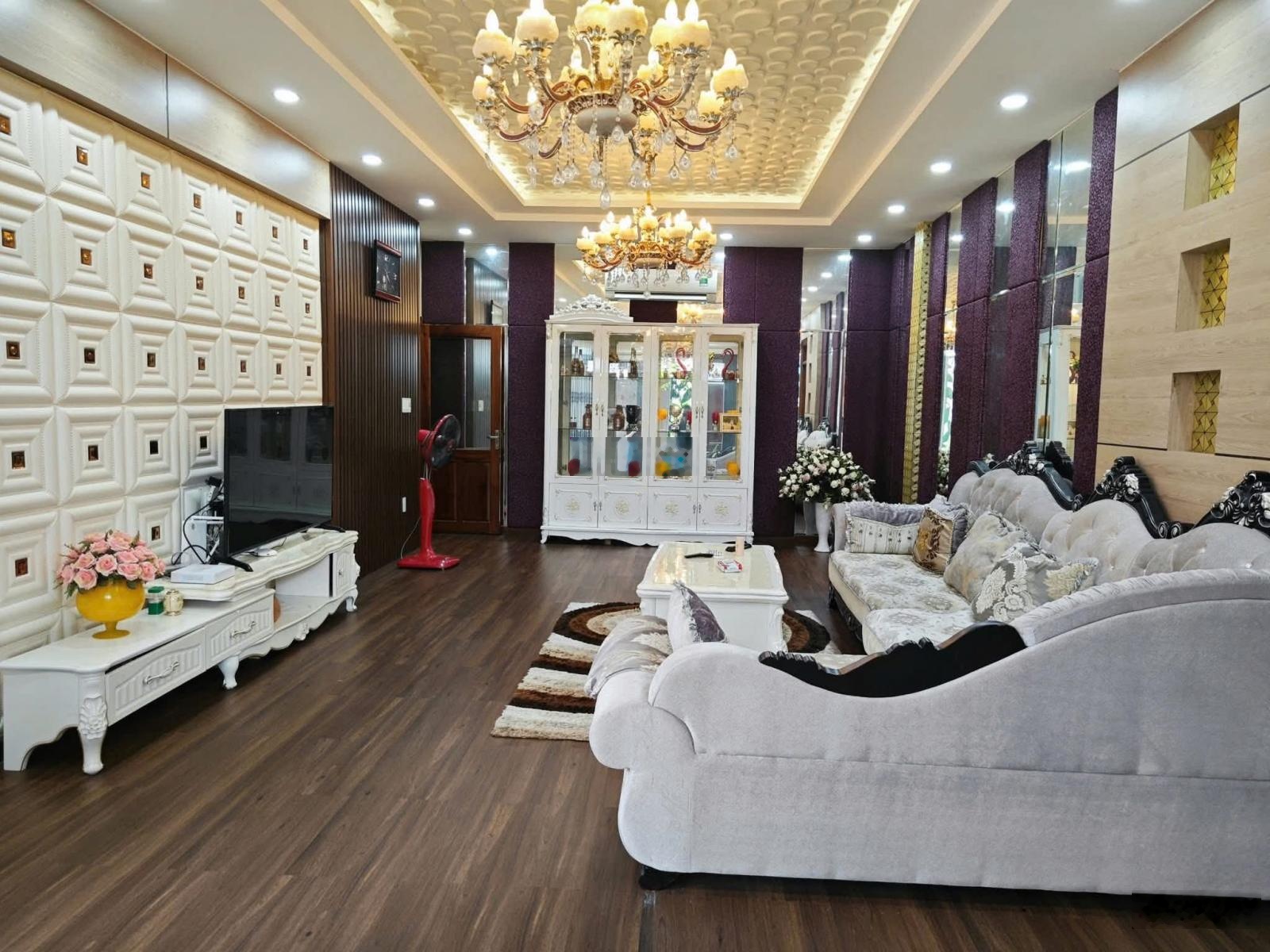 Bán biệt thự đẹp 3 tầng đường Ngô Thế Vinh, Hải Châu, diện tích 218 m2 giá 17,9 tỷ LH 0935121054