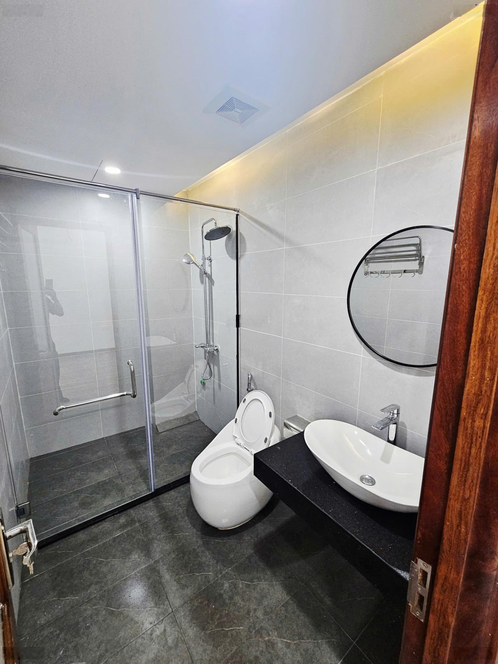 Nhà đẹp, 50m2 5 tầng, dân xây, phố Ngô Xuân Quảng, Trâu Qùy, Gia Lâm, giá tốt