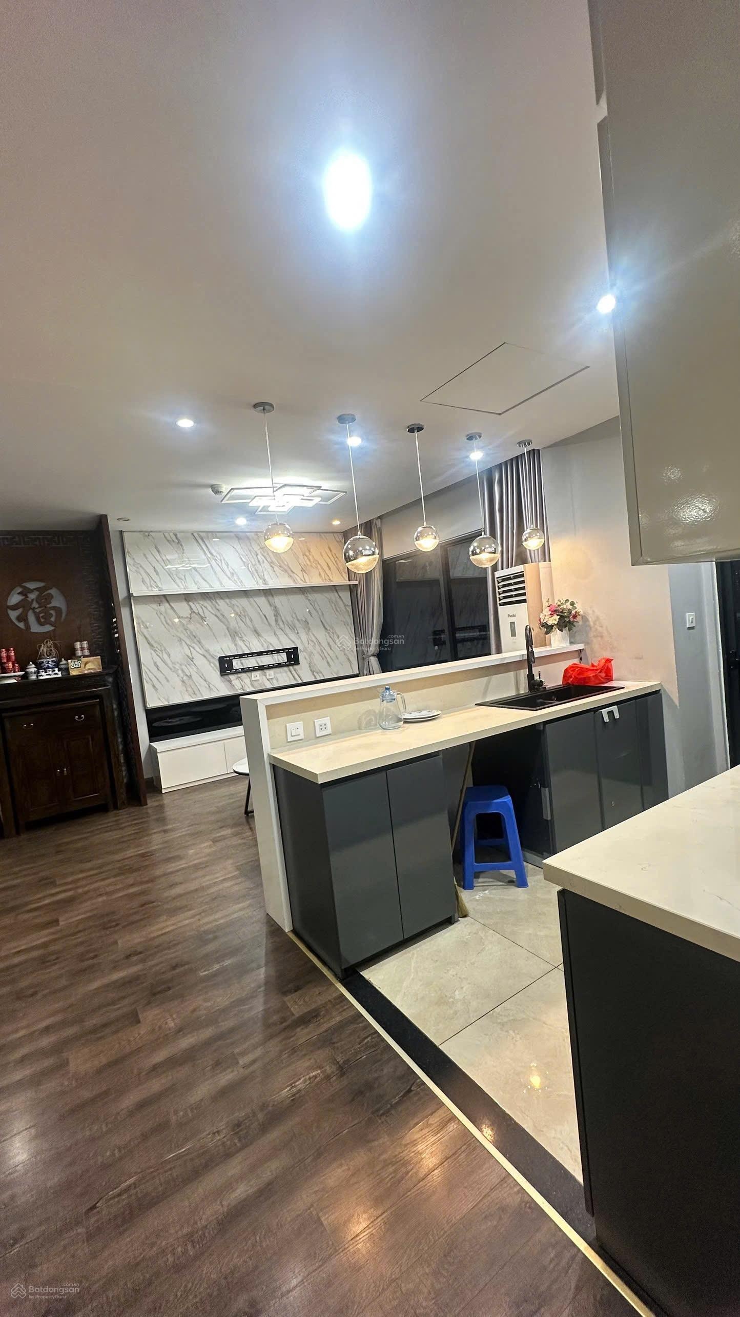 Cho thuê CC 3PN, 2WC, 107m2 tại GoldSeason, Thanh Xuân, 18 triệu.Lh: 0352790222