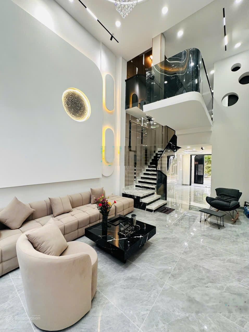 Siêu phẩm đón Tết 4 tầng thiết kế hiện đại full nội thất xin sò hẻm xe tải sát Phạm Văn Đồng