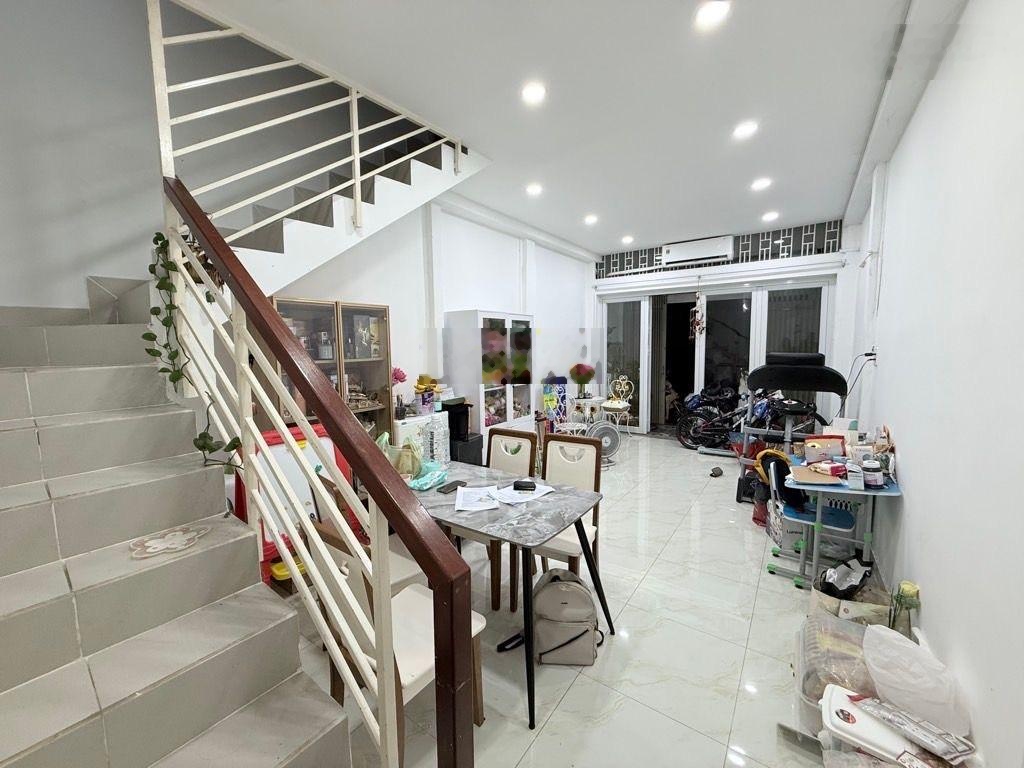 Cách Mạng Tháng 8 - hẻm to sạch sẽ - 42 m2 - ngang đẹp 4m - chỉ 6.8 tỷ