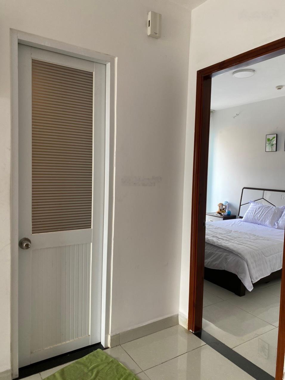 Cho thuê căn hộ 8x plus căn góc 81m 2pn2wc nhà đầy đủ nội thất giá 12tr 0932834569