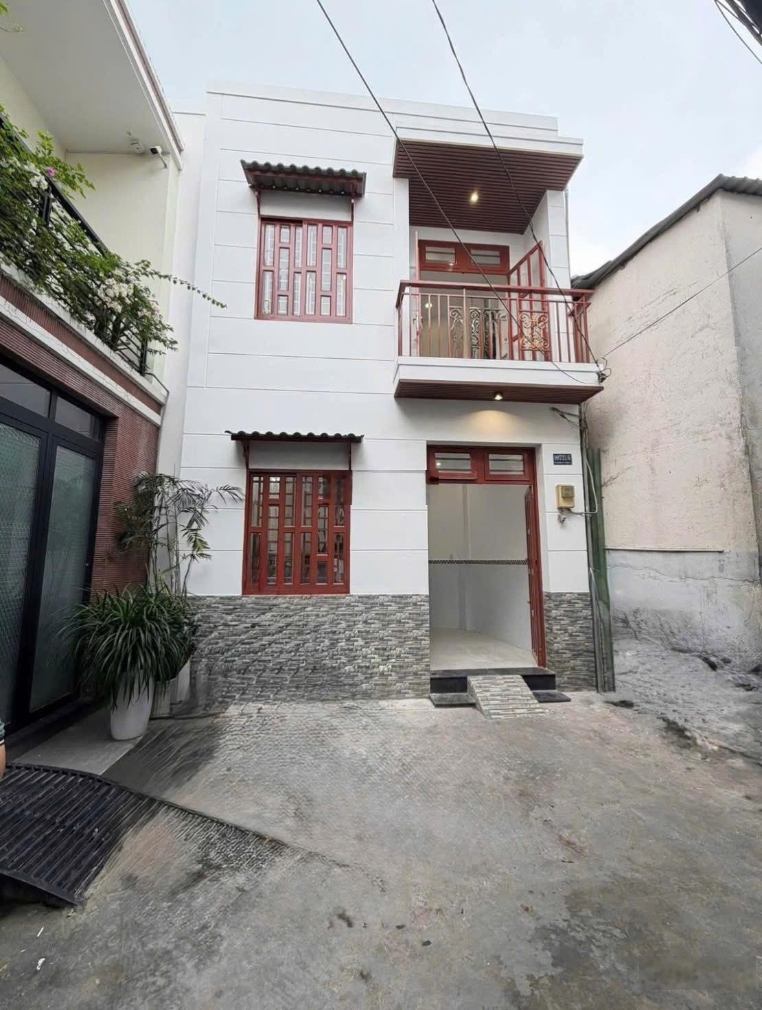 Bán nhà sổ hồng riêng - hẻm trước nhà 6m - cách đường trần xuân soạn 100m - quận 7