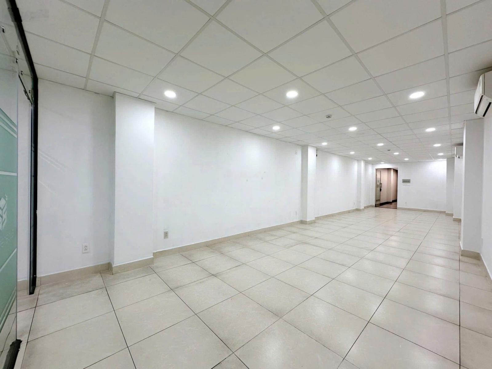 Cho thuê văn phòng đường Sông Thao, Tân Bình. DT 75m2 giá siêu tốt chỉ 16tr đã ngăn 1 phòng