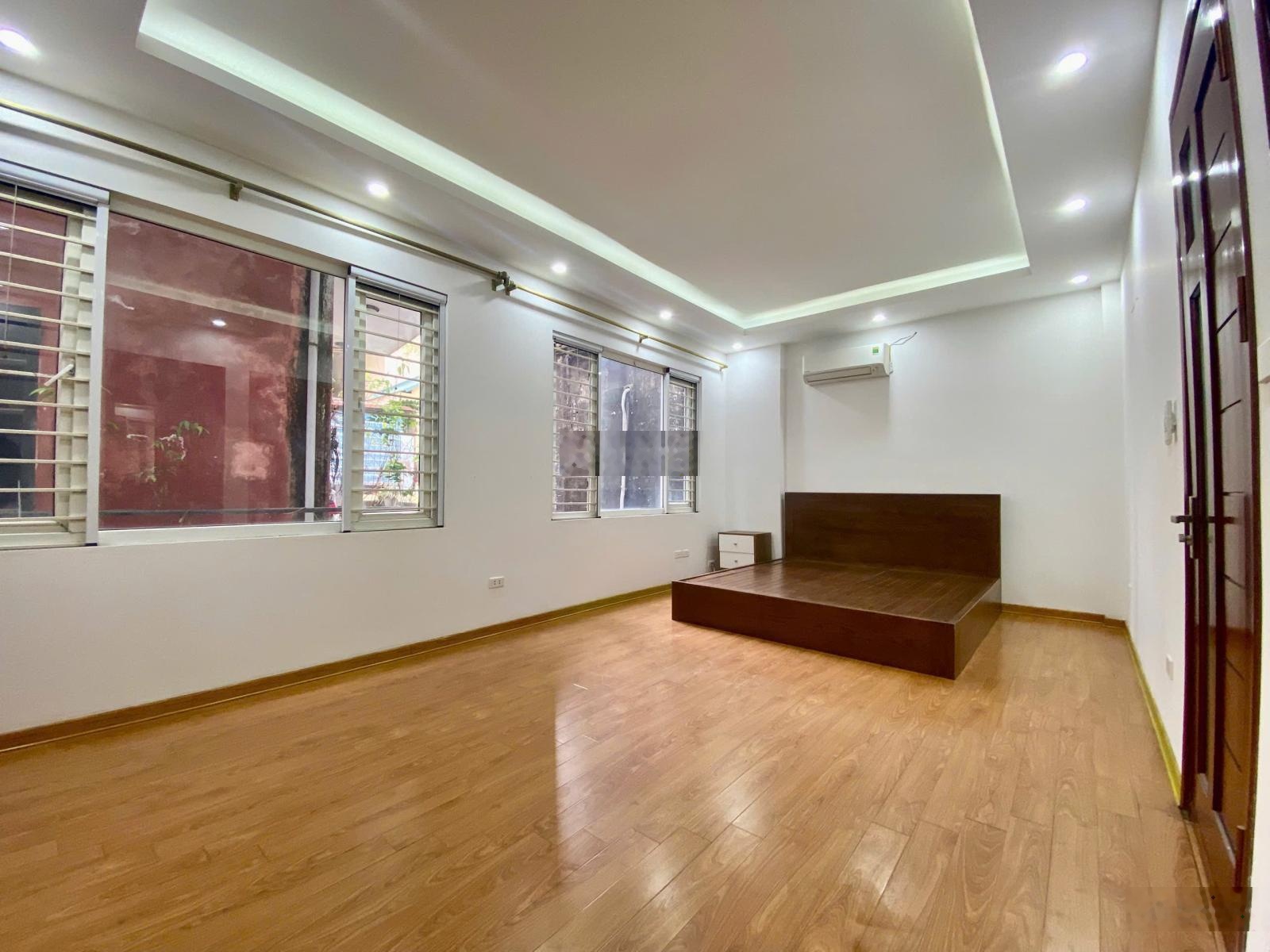 Cần bán nhà Bồ Đề 43m2 x 5 tầng 3PN đủ nội thất Bồ Đề