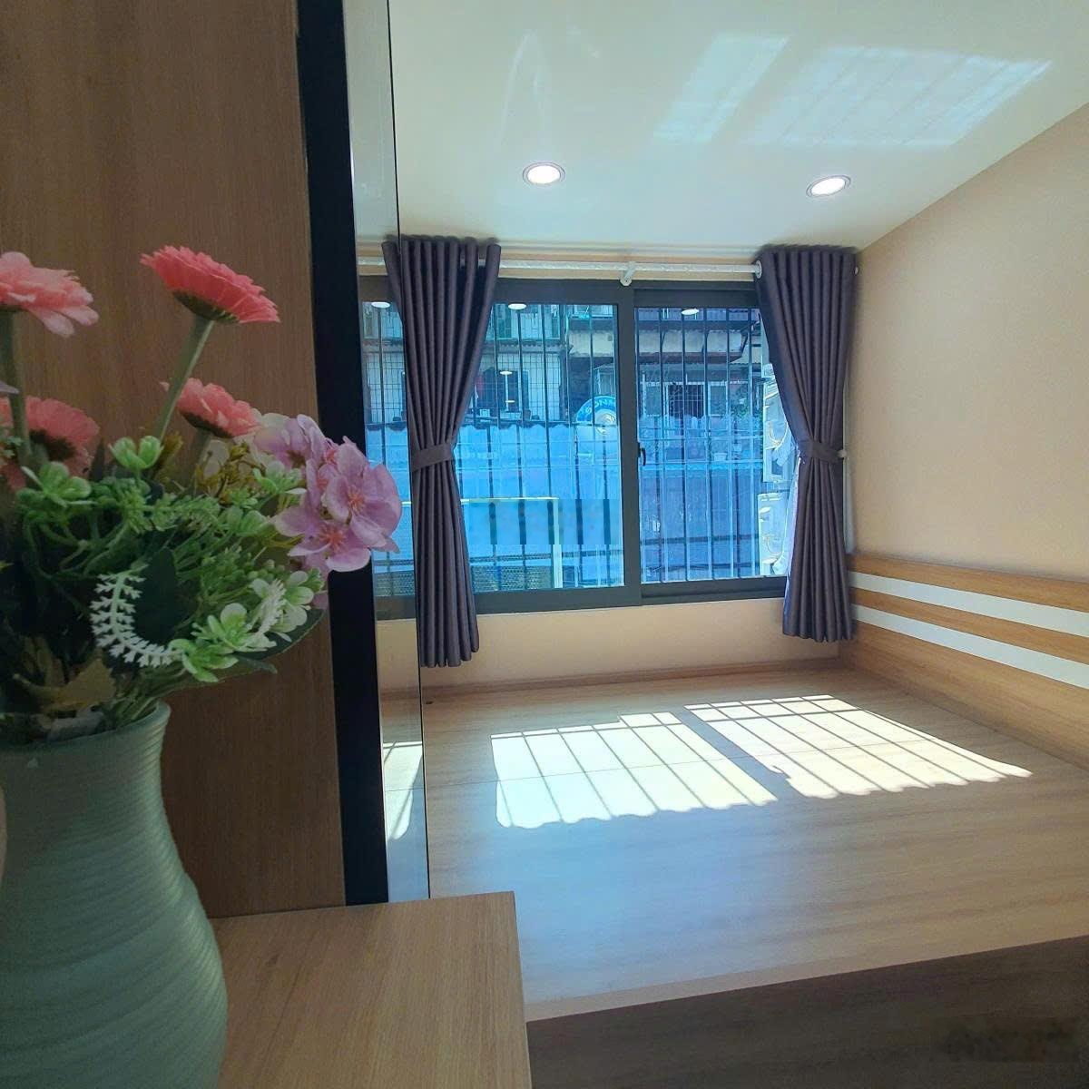 Bán căn hộ tập thể Thành Công, Ba Đình, tầng 2, 85m2, 3PN, 2WC, full nội thất xịn. Giá hơn 5 tỷ