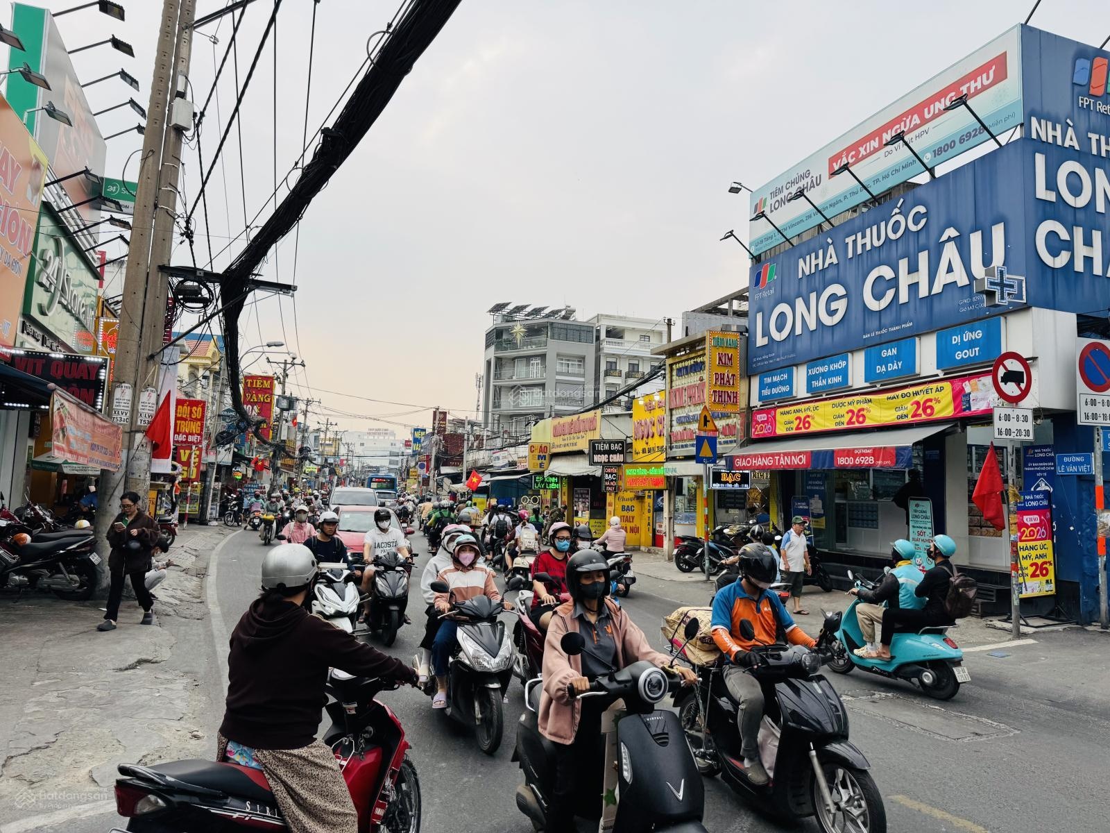 Bán nhà mặt tiền rộng 6m - trục lê văn việt - 7 phòng ngủ | giá 9,7 tỷ