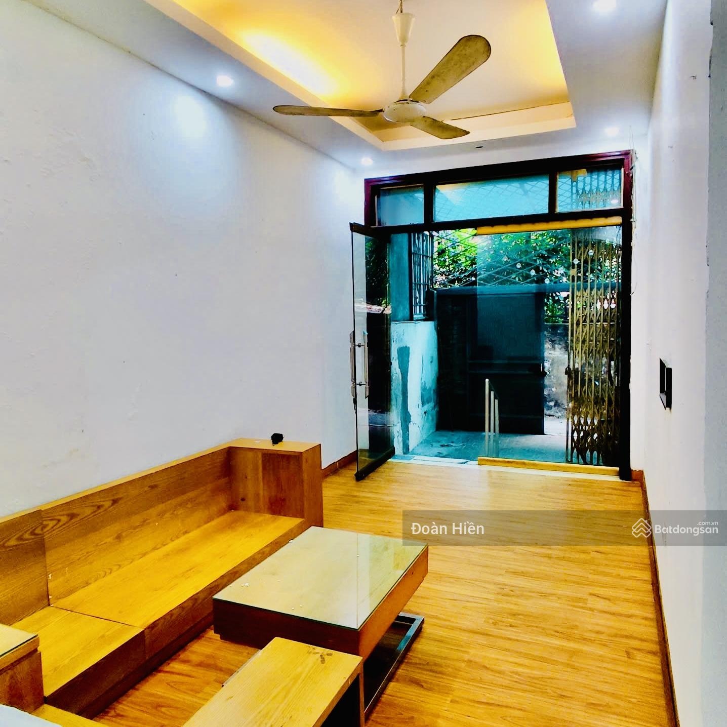 Tích lũy tương lai, nhà to rộng Hoàng Hoa Thám, mặt ngõ nông,ô tô đỗ cửa,2 thoáng, ở/giữ tiền 46m2