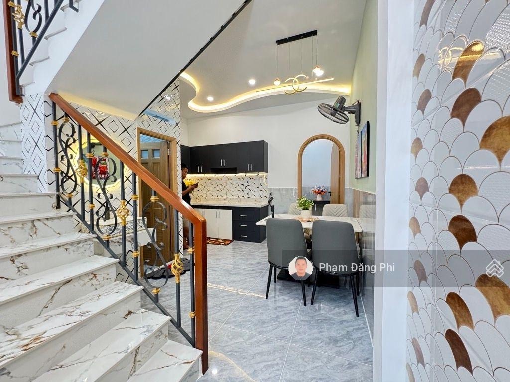 Ô tô đỗ cổng - cách 1 căn ra mặt tiền - nhà mới full nội thất - có pn tầng trệt cho người lớn tuổi.