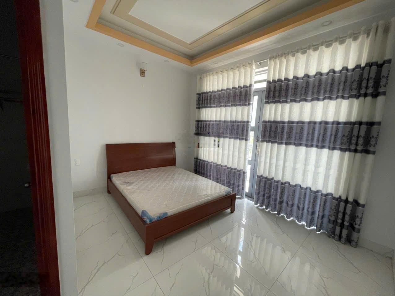 Bán nhà 3 phòng ngủ khu dân cư hoàng hoa - long hậu.