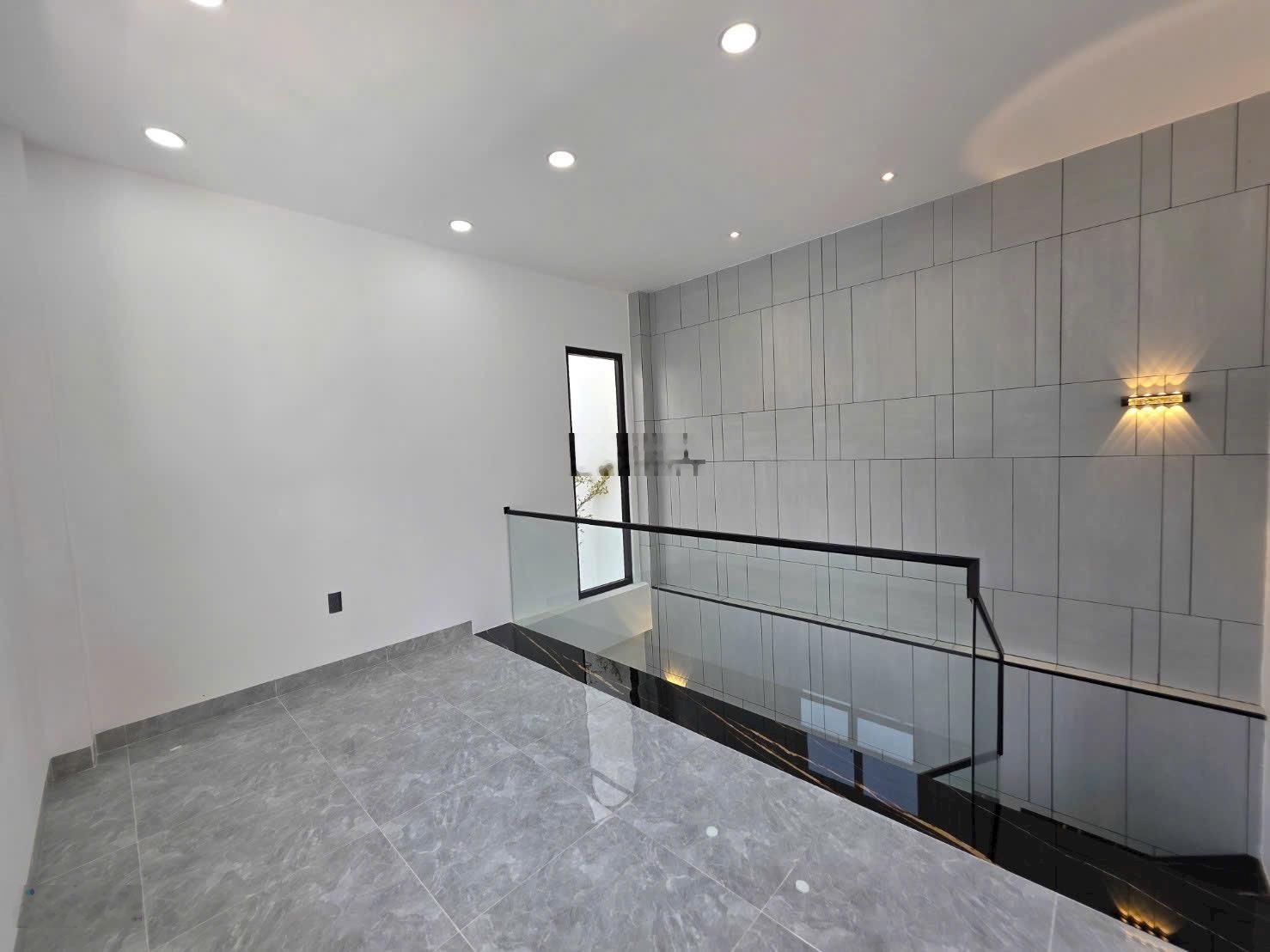 Nhà đẹp 11x7 xây mới 2 tầng 3 phòng ngủ có phòng dưới trệt ngay gần chợ Phước Long