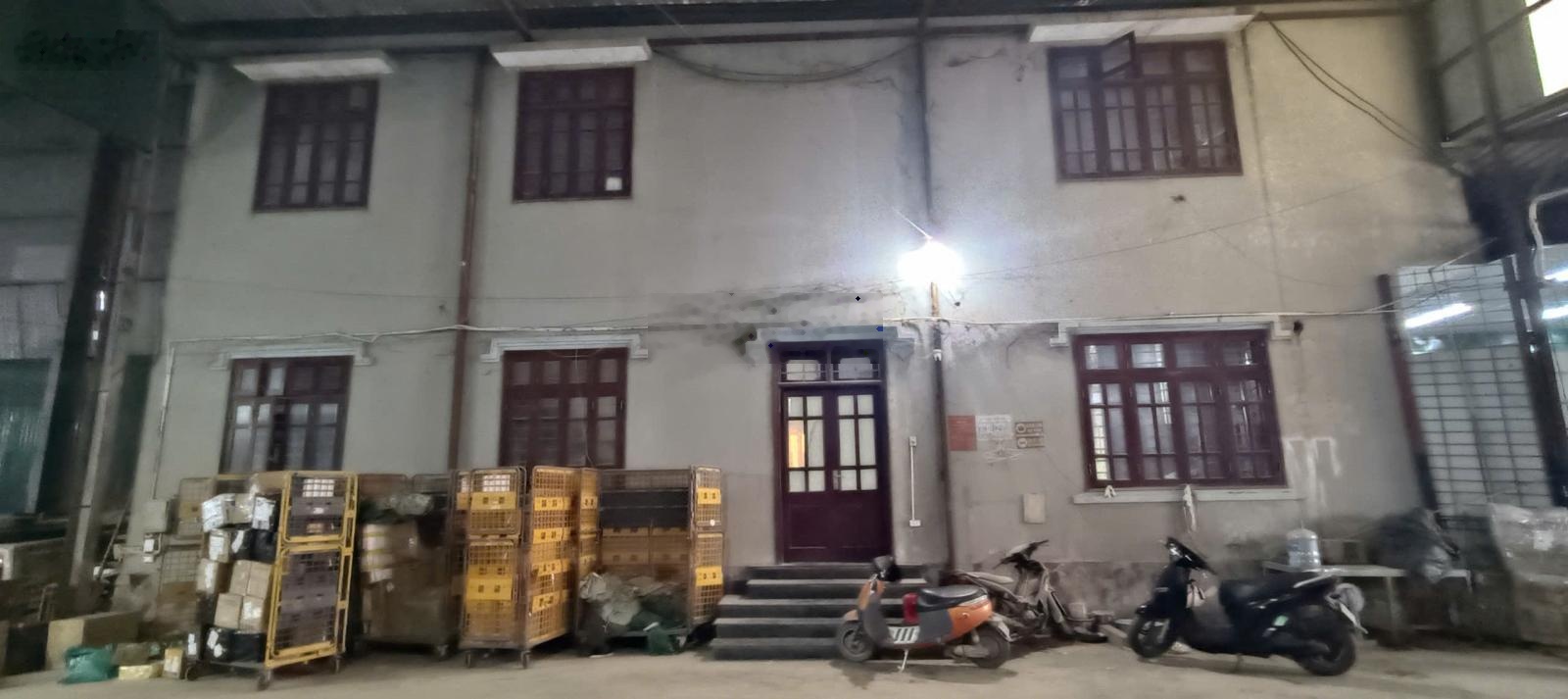 Cho thuê kho xưởng DT 1300m2 mặt đường QL6 - Biên Giang, cầu Mai Lĩnh, điện 3 fa, xuất VAT, xe công