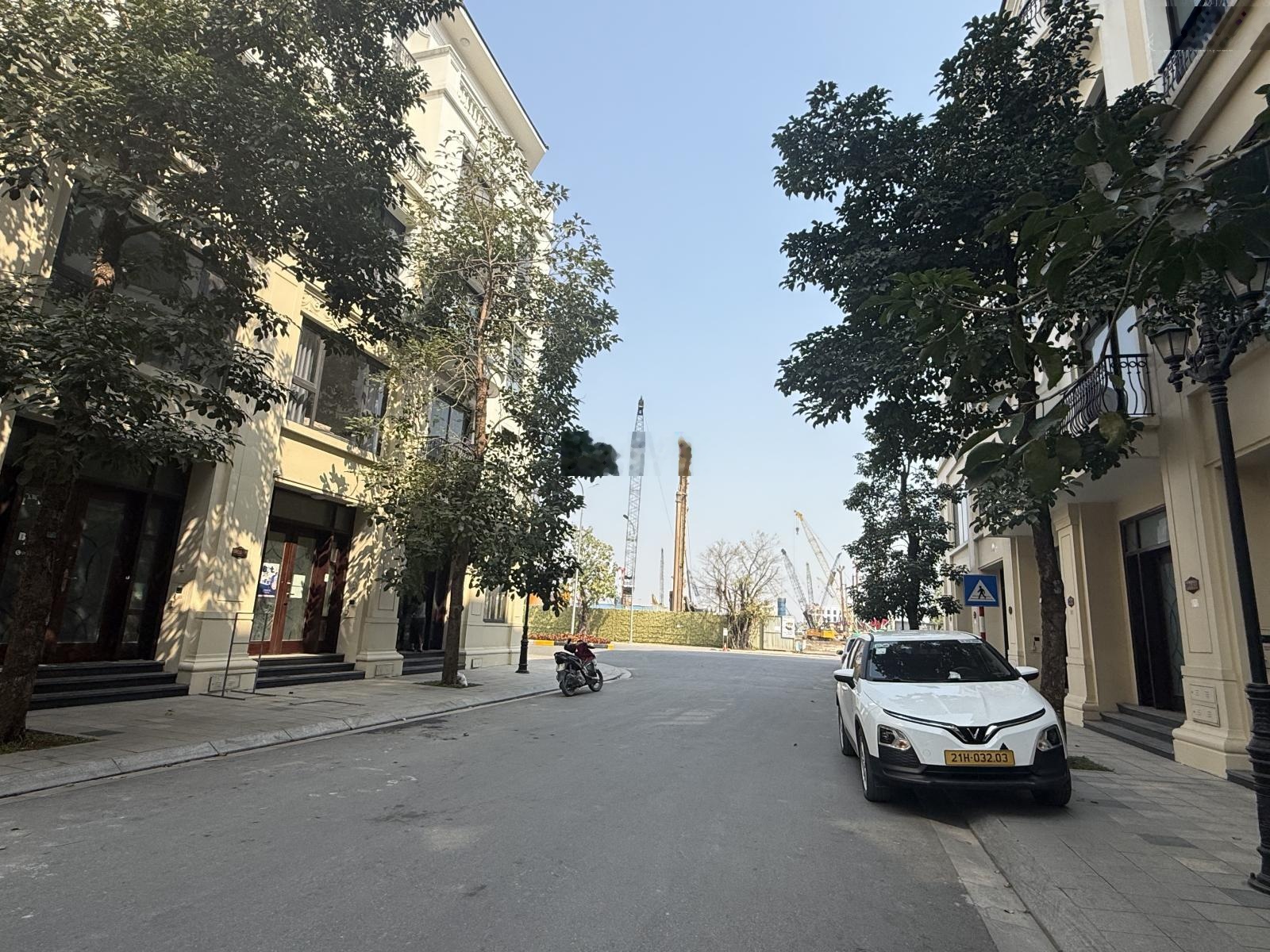 Xả hàng bán xẻ khe San Hô 72m2 giá 9,5 tỷ bao phí, đã hoàn thiện, hướng đông nam ngay chung cư