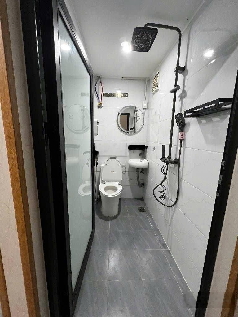 Chính chủ càn bán gấp căn hộ 2 phòng ngủ mặt ngõ lò đúc oto nhỏ đỗ cửa dt 16/40m