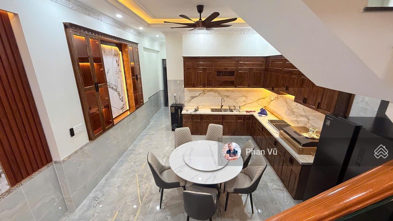 Bán nhà mặt phố 3 Lầu, Đông Hòa, Dĩ An, gần Bigc Go. Lh: 0909290286