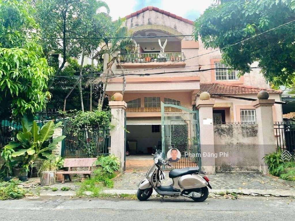 Biệt thự 2 lầu - ngang khủng 12m x 17m- đường nhựa 12m ( có lề ) - 4pn lớn - 5wc - gara ôtô .