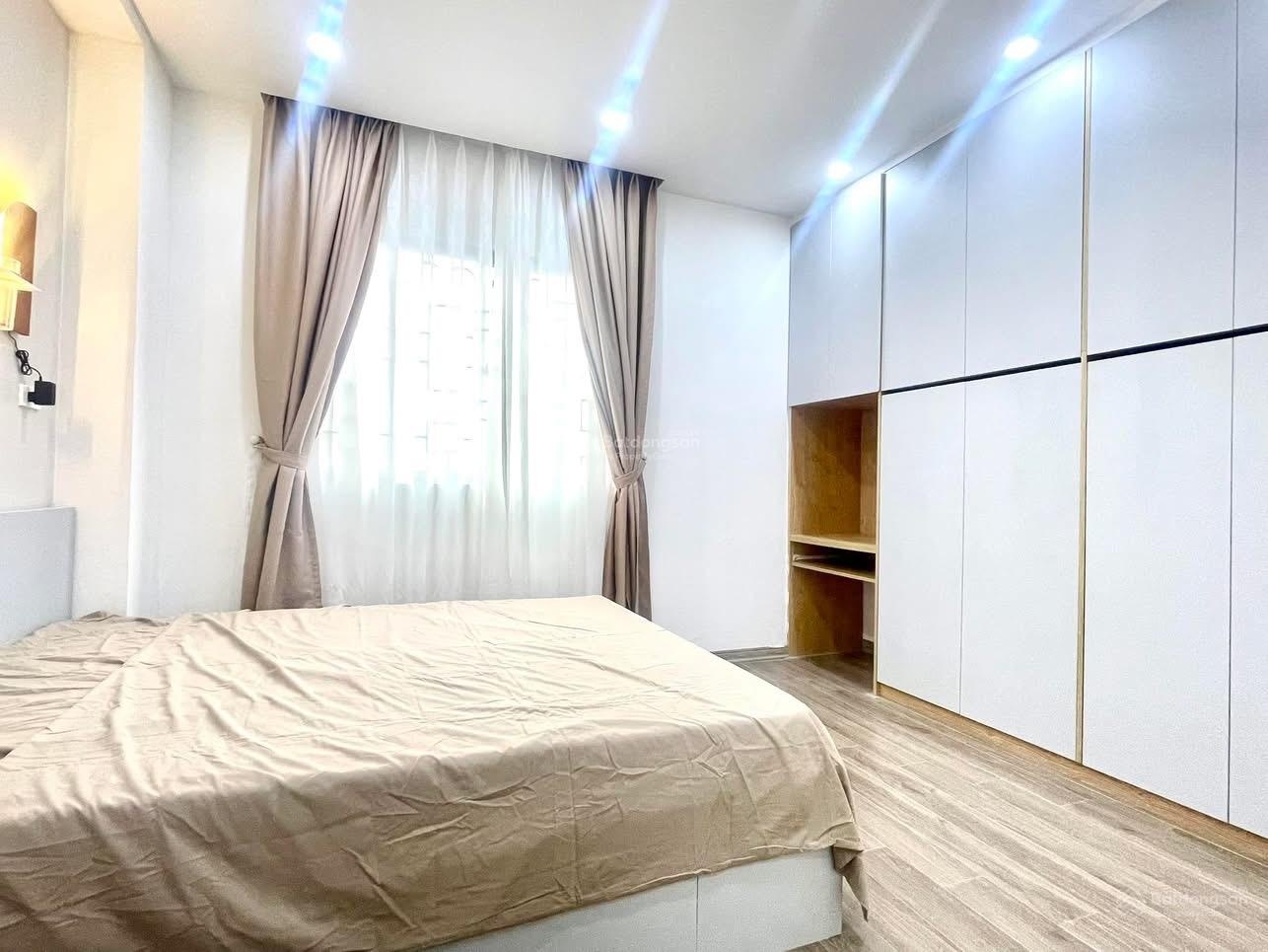 Bán gấp CHCC A2 Mỹ Đình 1, phố Nguyễn Cơ Thạch, căn góc, đủ nội thất siêu đẹp, 3pn