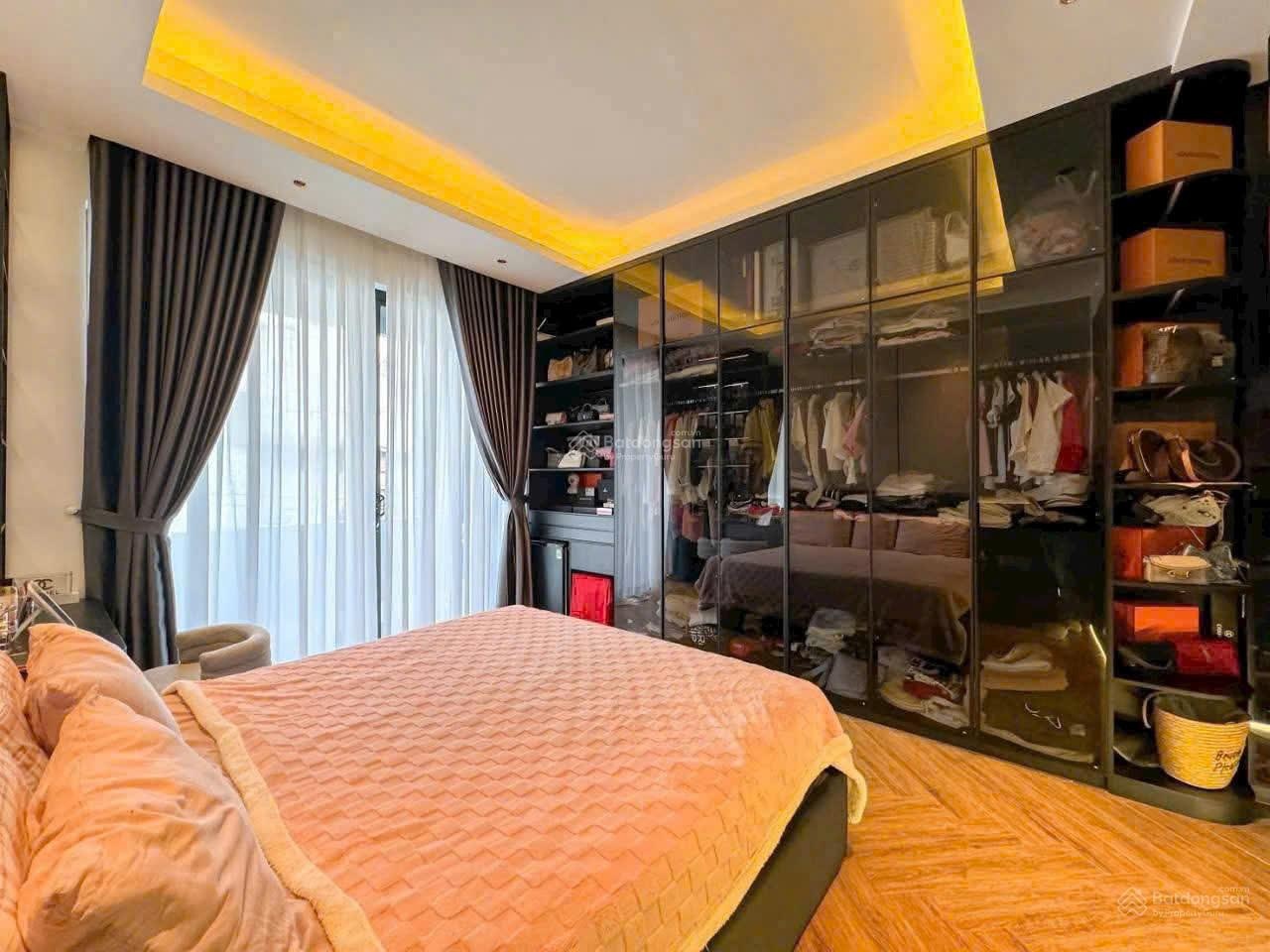 Chủ sập nguồn! Bán nhà phố Trung Kính, gần phố, KD sầm uất, ngõ thông đẹp, TM, 50m2*6T, 15.5 tỷ