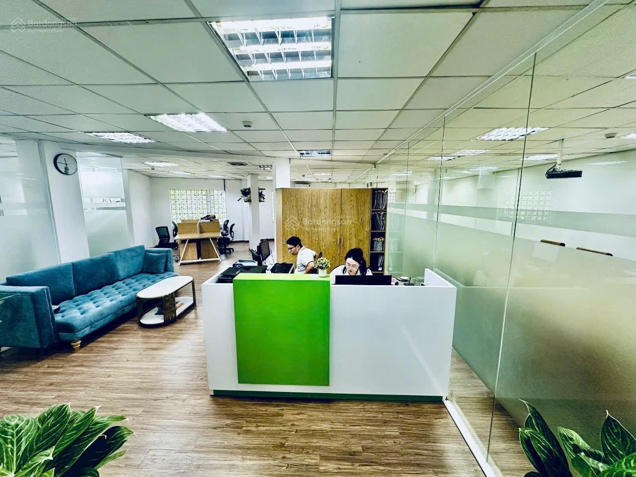 Văn phòng Q1 trọn gói bàn ghế tòa nhà mặt tiền Cách Mạng Tháng 8, phường Bến Thành