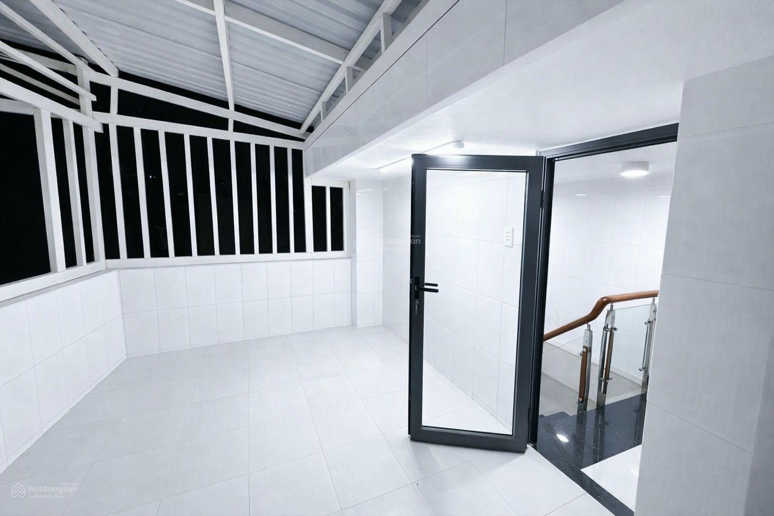 Nhà giáp q1 4 tầng btct 4 tỷ8 huỳnh văn bánh phú nhuận