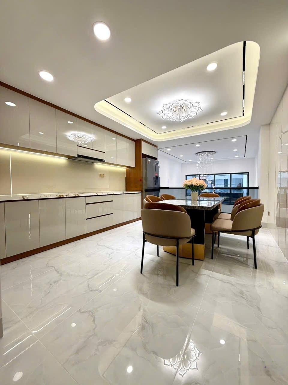 Nhà đẹp 6 tầng thang máy hẻm nhựa 8m (hẻm 766 đường CMT8) thiện chí mua bán