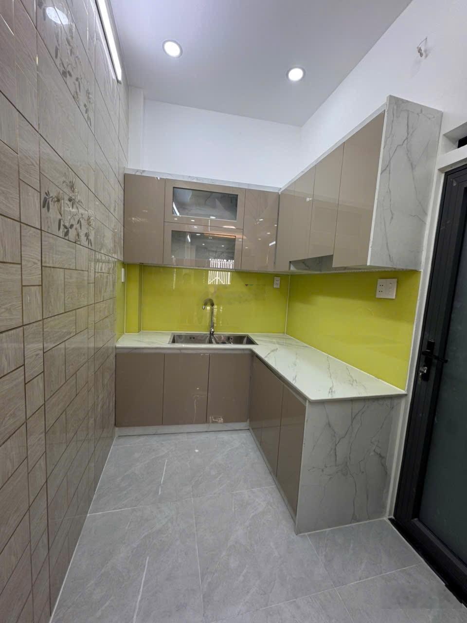 Nhà mới 4tầng - 33m2 - 4pn - hxh - ngay hương lộ 2 - bình tân - kế ngã tư bốn xã - giáp tân phú .