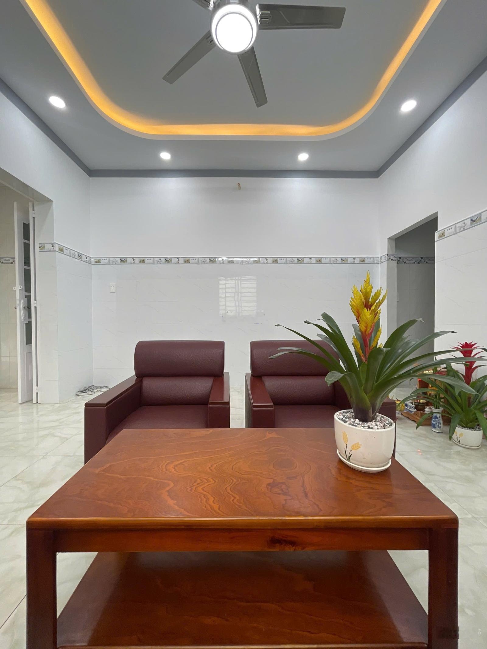 Chủ cần tiền bán nhà mặt tiền đường 79 Phước Long B Q.9 (HCM)