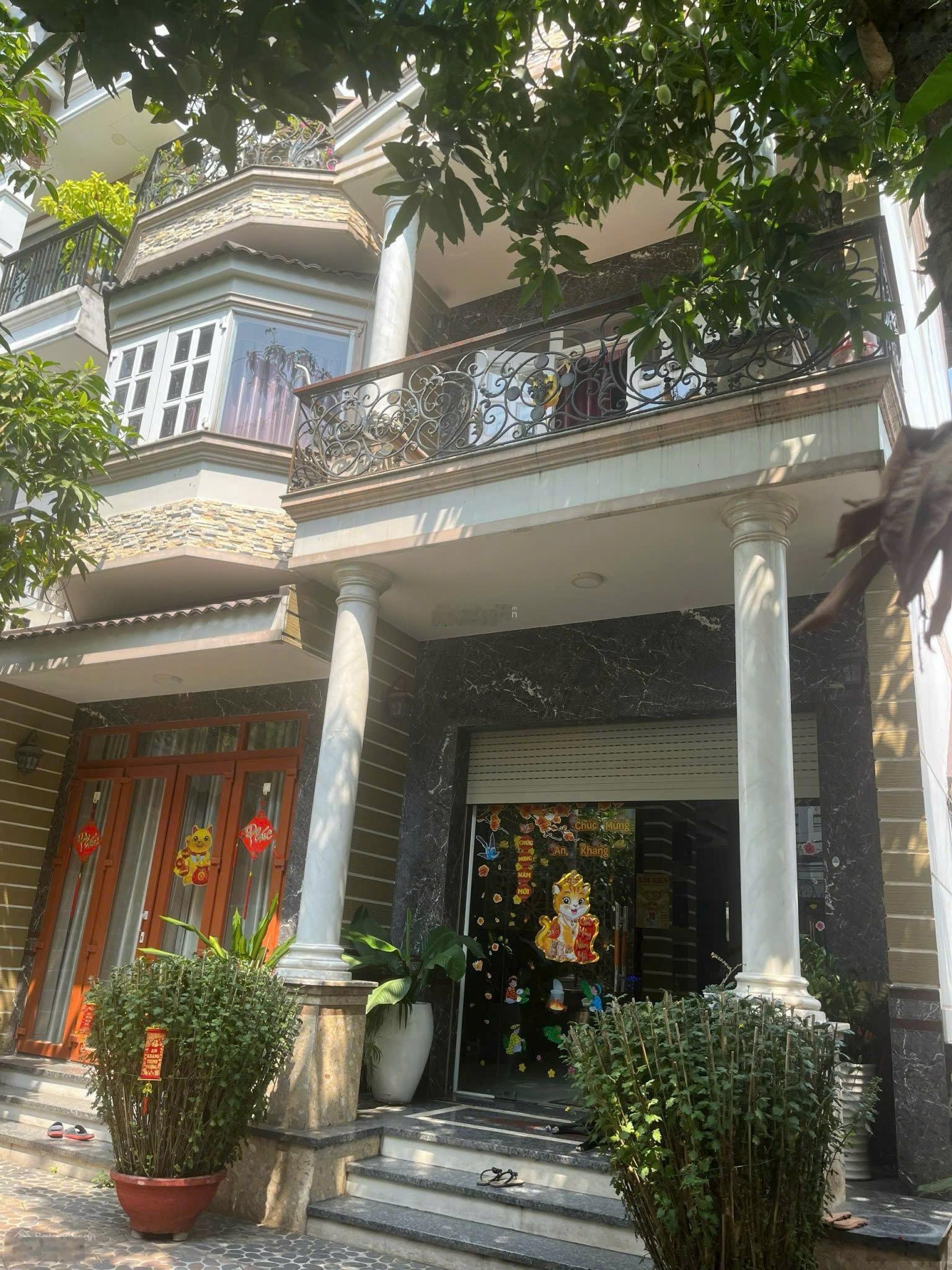 Bán biệt thự sân vườn hẻm oto đường Số 14, P. Bình Trưng Tây Quận 2