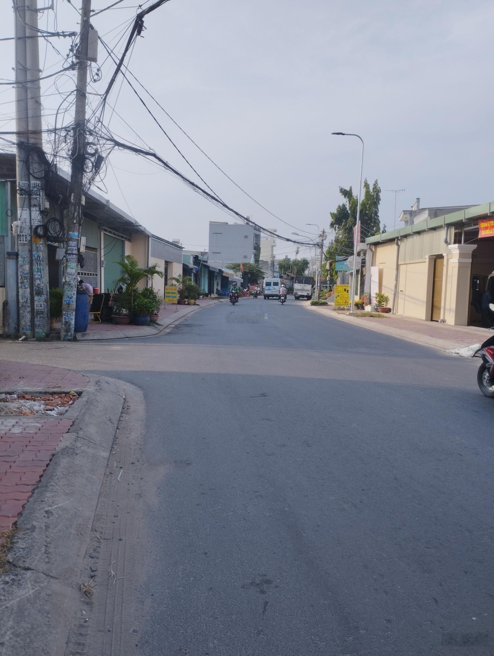 1.4 Tỷ - Nhà 4x10m - Trệt Lầu Hẻm Xe Hơi-Xuân Thới Sơn