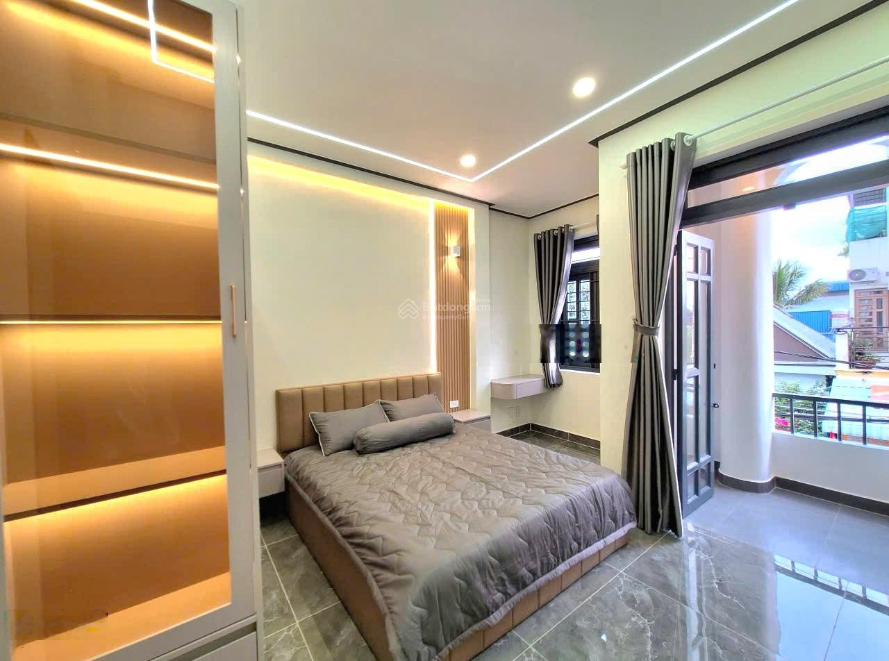 Bán nhà 2 lầu đường Thạnh Lộc Quận 12 có 3 phòng hẻm xe hơi thông thoáng