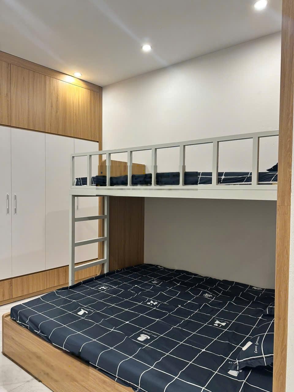 Chính chủ bán tòa CHDV cao cấp tại Pháo Đài Láng DT 81M2*7tầng dòng tiền 85tr/tháng giá 24,56 tỷ