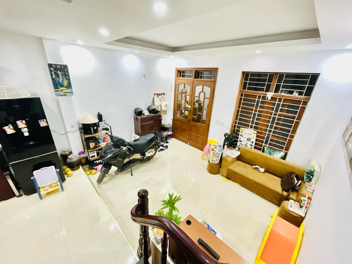 Nguyễn xiển - 36m2 4pn chỉ 8tỷ mặt tiền 4.5m - nhà dân xây kiên cố - ngõ đẹp - ngay gần đường lớn