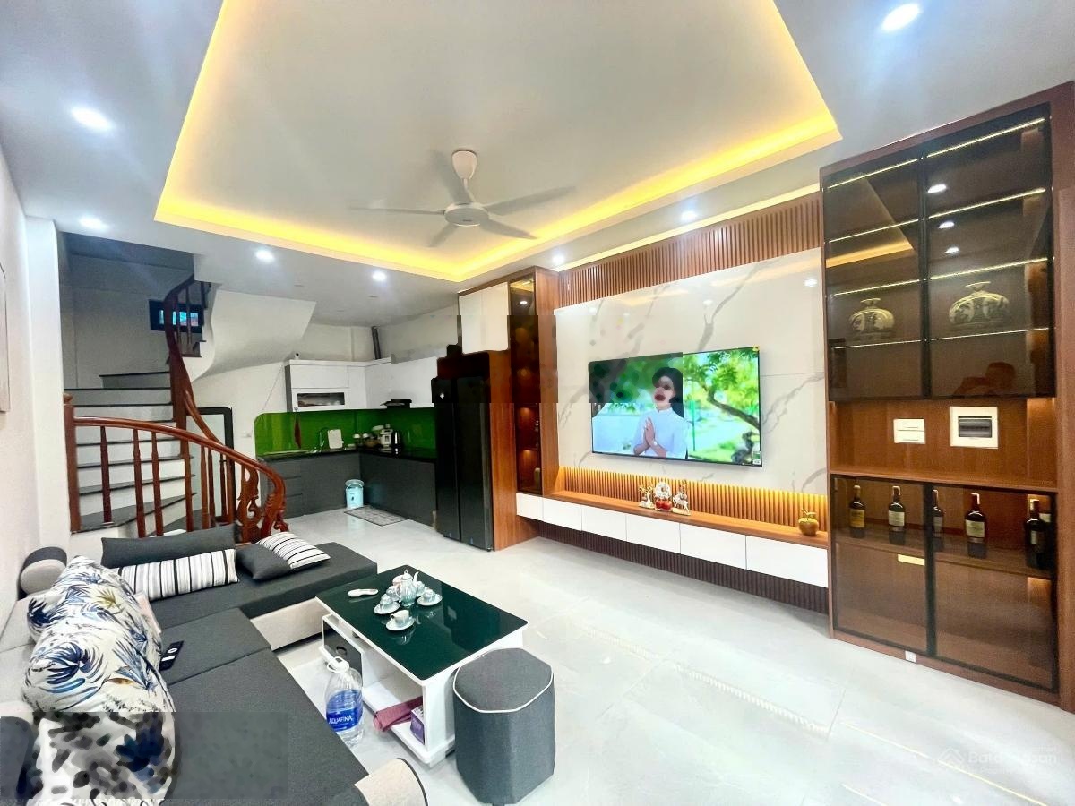 SIÊU NÉT! Nhà phố Láng Hạ, vài bước chân lên ô tô, lô góc, siêu thoáng, gần công viên, 40m2 x 5T