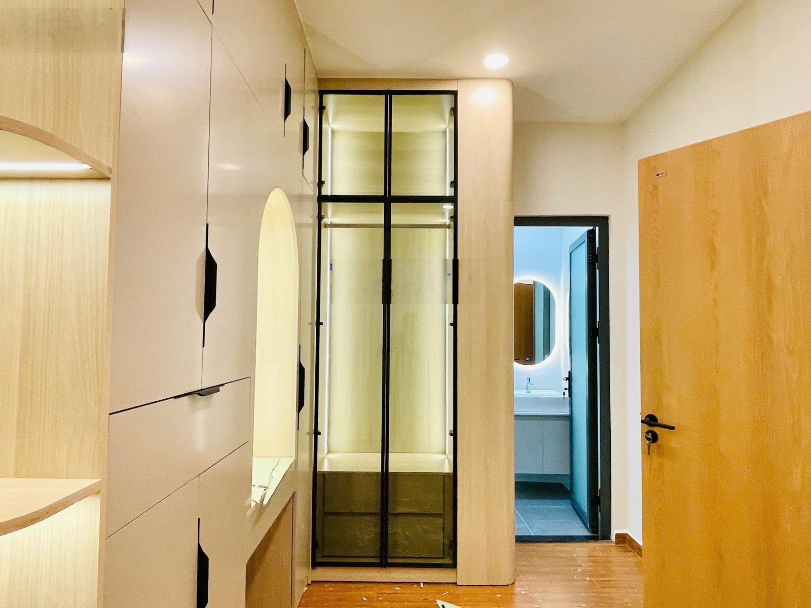 Nhà mới full nội thất sát vách quận 1 chỉ việc dọn vali vào ở