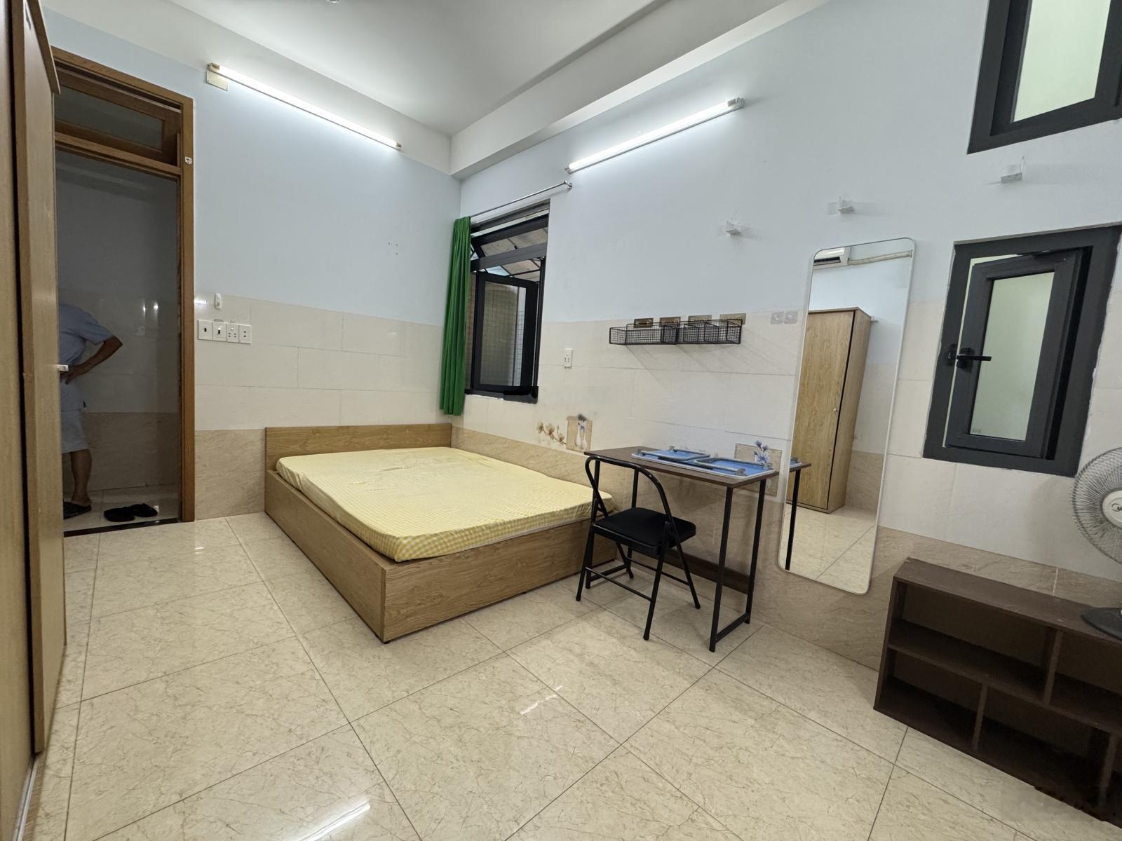 Cho Thuê Phòng Trọ 30m2 - Thang Máy - Bảo Vệ - Hầm Xe - Ngay Chợ Bà Chiểu - Tháng Mát - Rộng Rãi